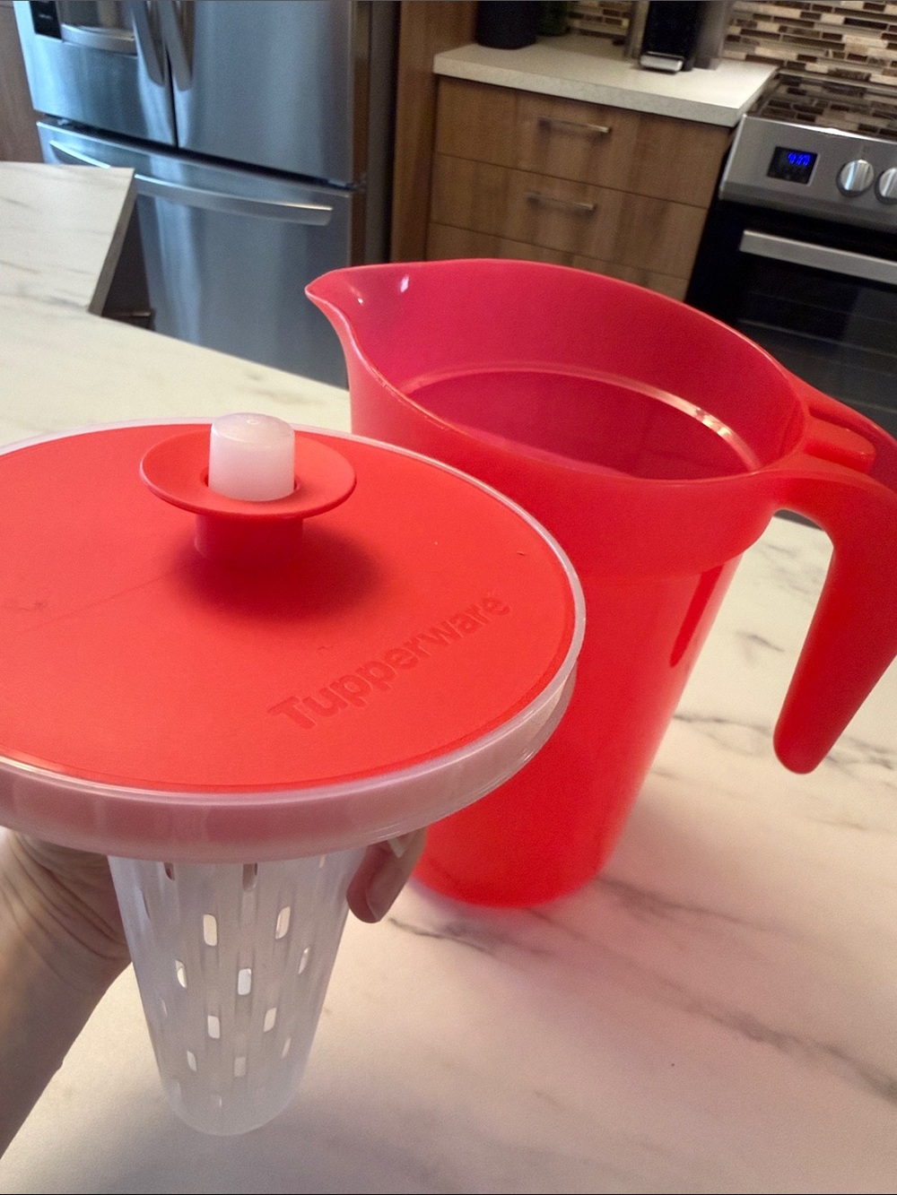 Tupperware 2 qt Bright Red Infuser Pitcher with Removable Strainer